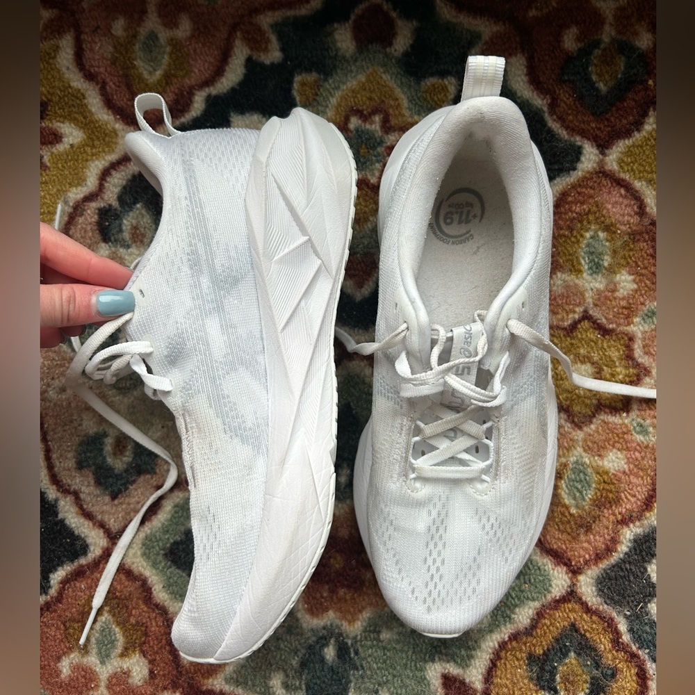 White ASICS Nova Blast 5